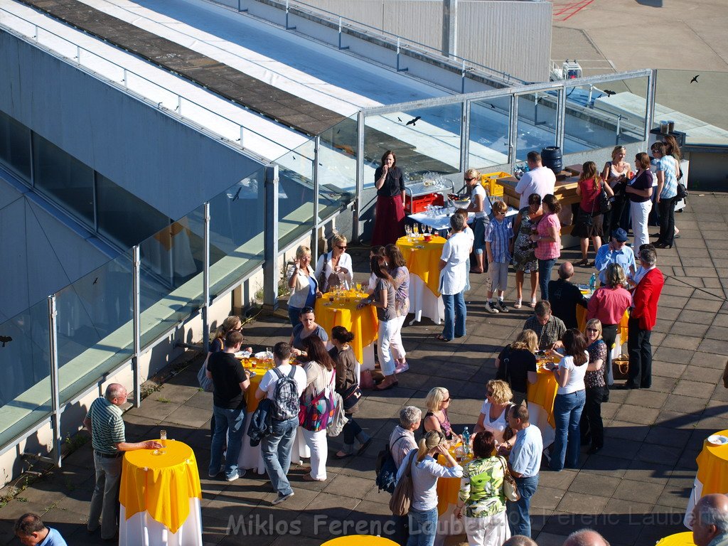 Lufthansa Airbus A 380 zu Besuch Flughafen Koeln Bonn P014.JPG